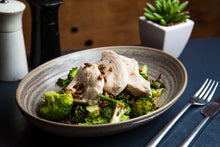 Load image into Gallery viewer, Poached Chicken &amp; Greens 300g (GF) (DF) (P) - Nourish Meals by Wilde Kitchen 